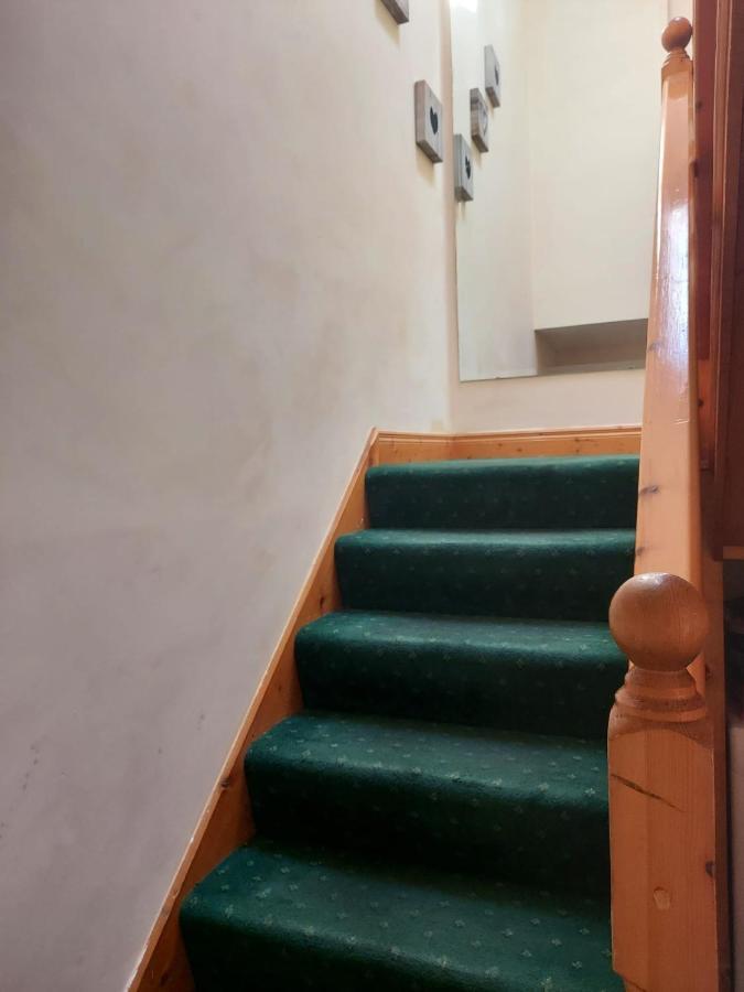 Edwards Cosy B&B Galway Esterno foto